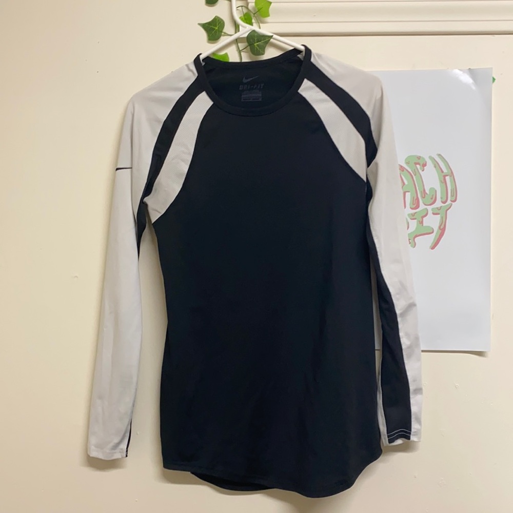 Long-sleeve women’s dry fit shirt